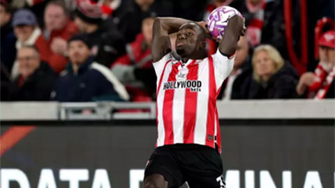 'Thánh ném biên' của Brentford gây tranh cãi ở trận thắng Liverpool  'Thánh ném biên' của Brentford gây tranh cãi ở trận thắng Liverpool