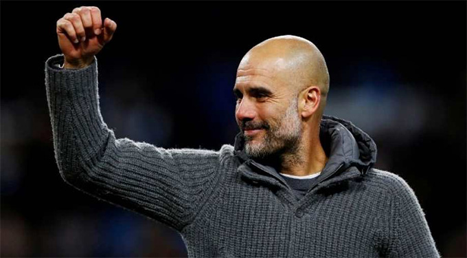 Pep thóa mạ Mourinho trong một buổi họp báo