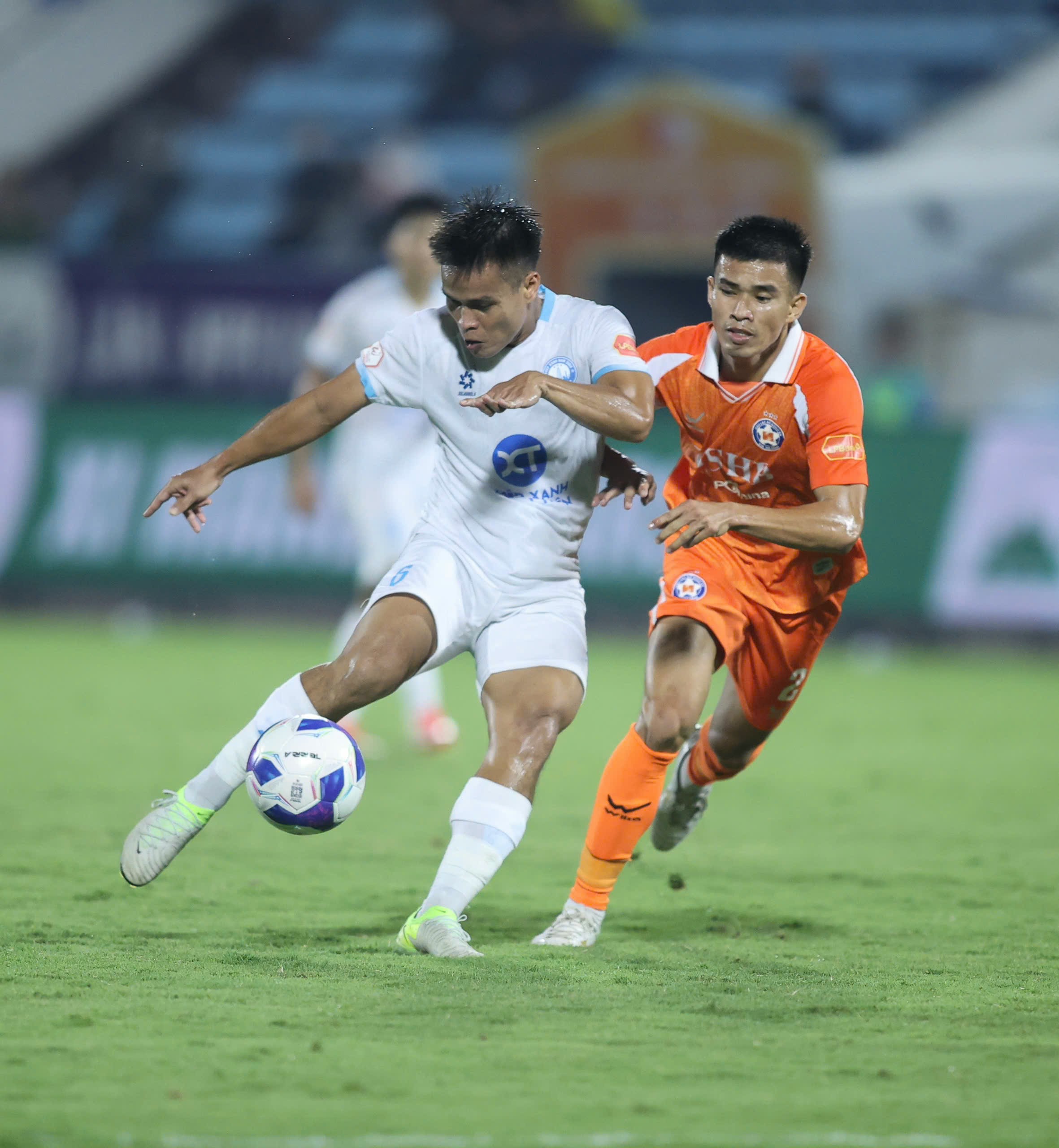 Nam Định còn rất nhiều việc phải làm để thoát khỏi chuỗi trận đáng thất vọng (Ảnh: Đức Cường)