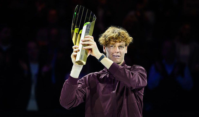 Jannik Sinner vượt qua Zverev để tái chiếm ngôi vương Vienna
