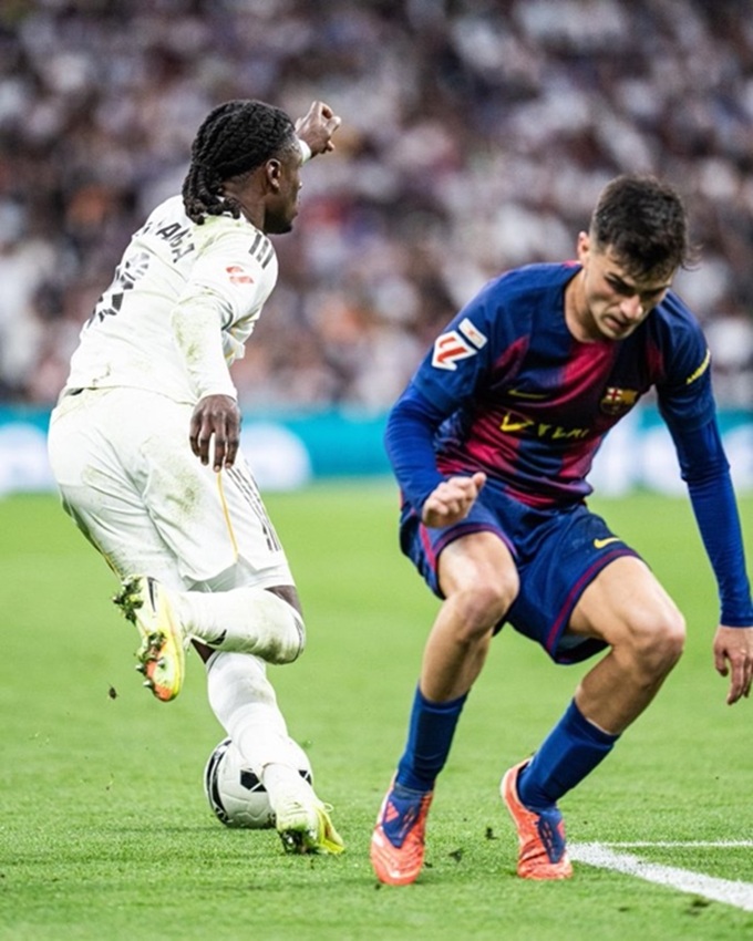 Camavinga dễ dàng vượt qua Pedri