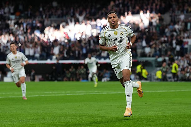 Kylian Mbappe giúp Real đánh bại Barca