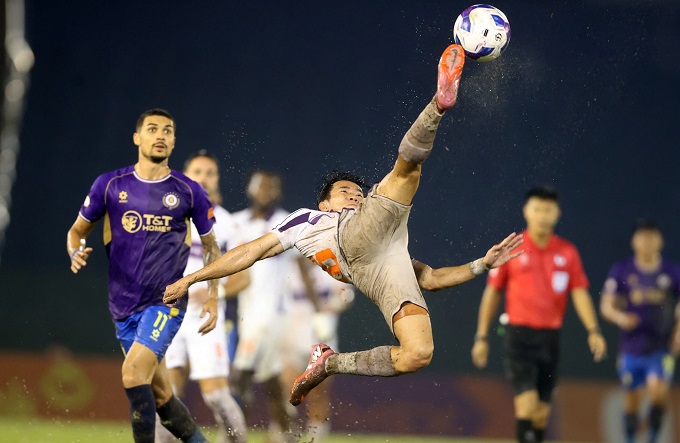 HLV Đặng Trần Chỉnh cho biết, Becamex TP.HCM đã thoải mái và tự tin hơn trong tập luyện lẫn thi đấu. Ảnh: Quốc An 