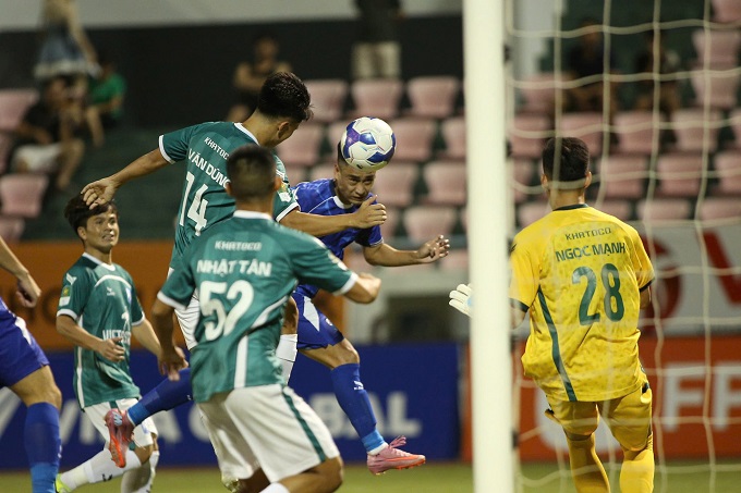 Khánh Hòa đang gây bất ngờ với ngôi đầu bảng. Ảnh: PVF