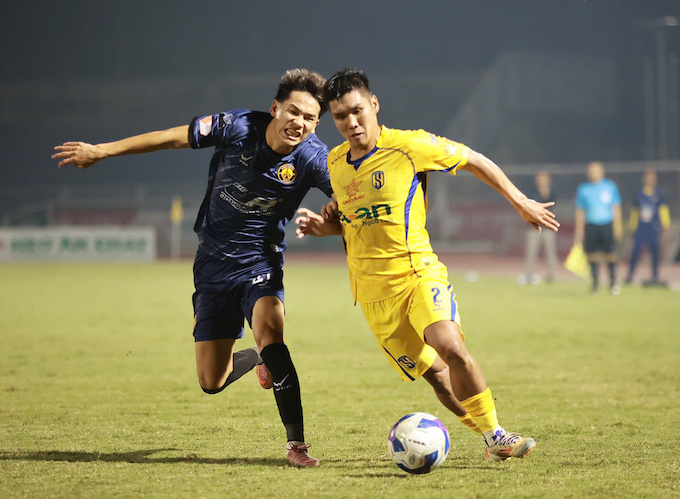 SLNA (áo vàng) tiếp đón Thanh Hoá trên sân nhà. Ảnh: CTV