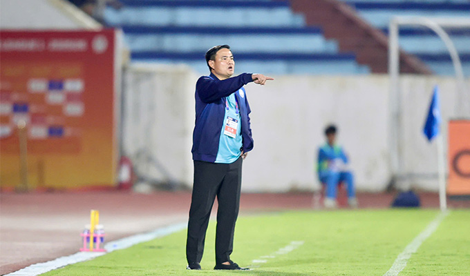 Dù 5 trận không thắng, HLV Trung Kiên khẳng định Nam Định vẫn chưa từ bỏ cuộc đua vô địch mùa này - Ảnh: Đức Cường 