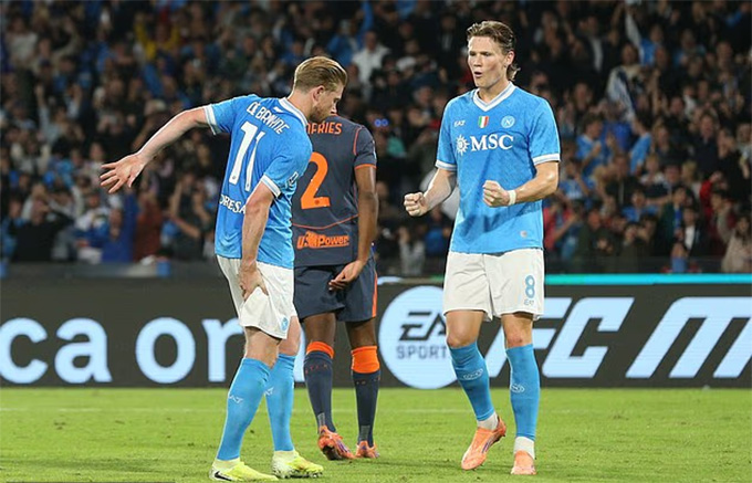 Kevin De Bruyne ôm đùi sau ngay khi đá thành công quả phạt đền, giúp Napoli thắng Inter 3-1 tại vòng 8 Serie A 2025/26