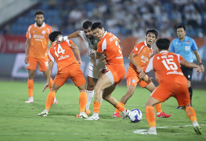 SHB Đà Nẵng bị Nam Định gỡ hòa phút chót. Ảnh: Minh Tuấn 