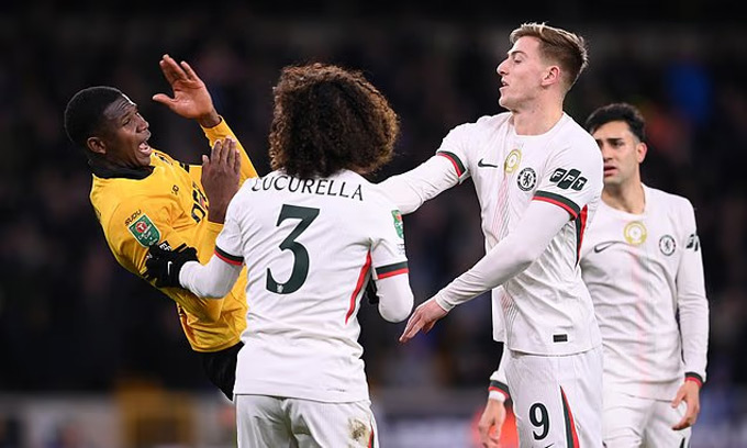 Delap lĩnh thẻ đỏ rất ngu ngốc