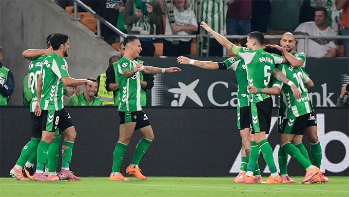 Antony vừa nhảy samba trước Mallorca