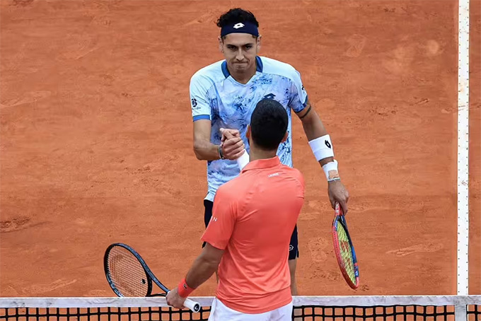 Djokovic toàn thua cả 2 trận gặp Tabilo