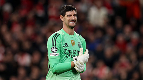 'Thánh' Courtois hiện hình ở Anfield nhưng không cứu được Real Madrid