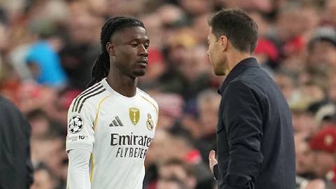  Real Madrid đang 'chấp' đối phương cánh phải