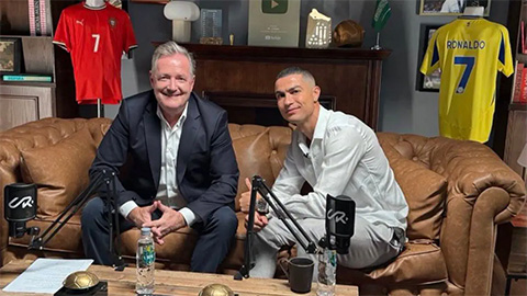 Sự khúm núm kỳ lạ của Morgan trước Cristiano Ronaldo 