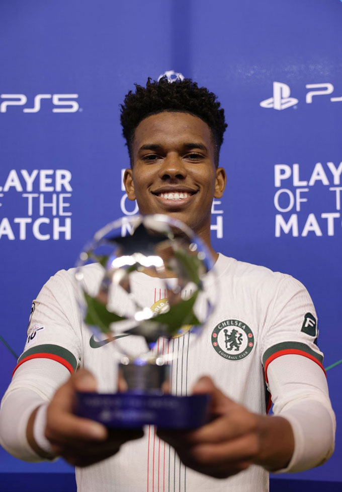 Estevao nhận giải cầu thủ hay nhất trận