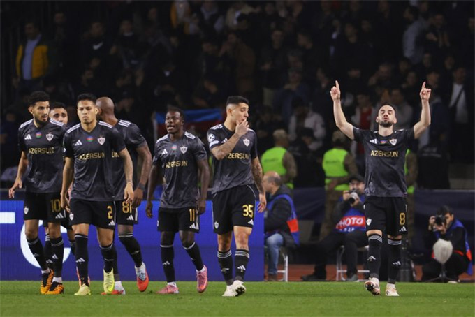 Qarabag hòa Chelsea 2-2 sau khi dẫn trước 2-1