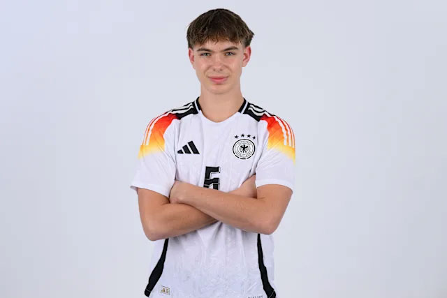 Kennet Eichhorn thi đấu khá chững chạc ở tuổi 16