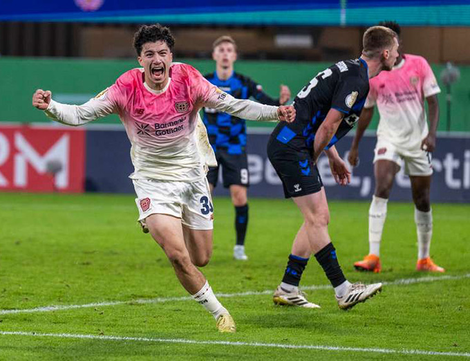 Maza lập cột mốc để đời 