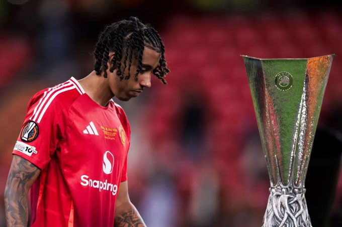 Yoro vẫn buồn vì MU thua ở chung kết Europa League mùa trước, qua đó mất vé dự cúp châu Âu