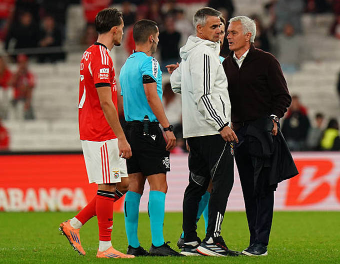 Mourinho phàn nàn với trọng T