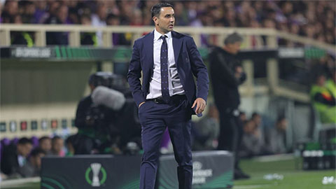 Simone Inzaghi celebrating with his Inter Milan players after beating Barcelona.