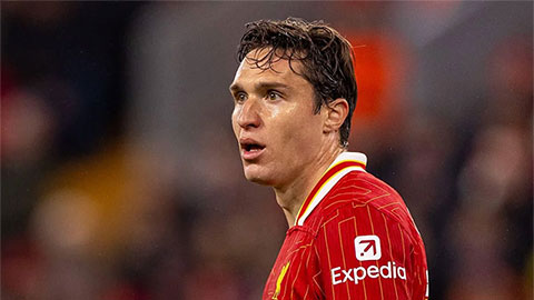 Simone Inzaghi celebrating with his Inter Milan players after beating Barcelona.