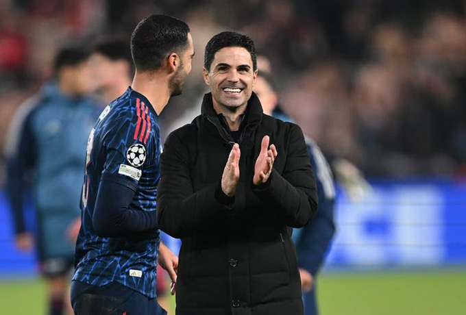 Arsenal được Premier League 'tiếp sức'