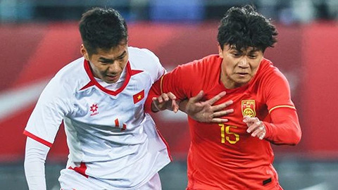 Simone Inzaghi celebrating with his Inter Milan players after beating Barcelona.