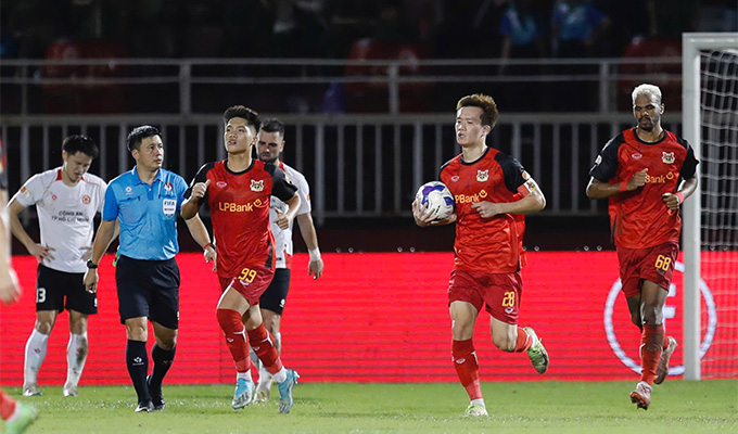 Hoàng Đức đứng trước cơ hội lớn giành QBV thứ 3 trong sự nghiệp 