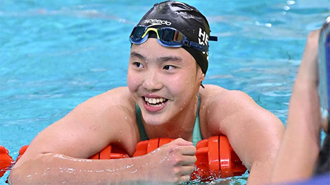 Simone Inzaghi celebrating with his Inter Milan players after beating Barcelona.