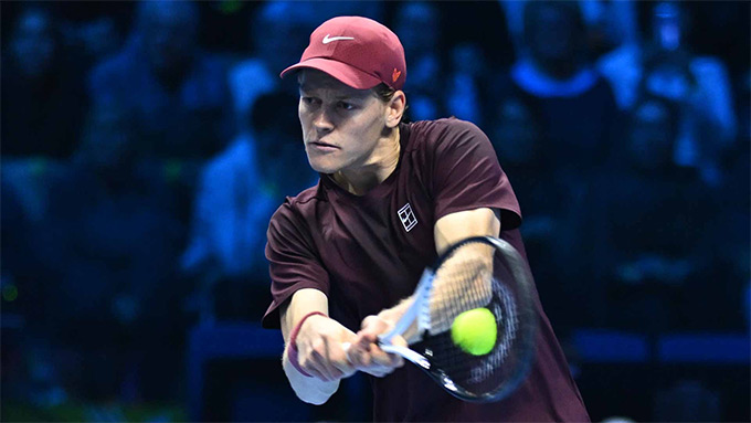 Sinner dễ dàng vượt qua Zverev