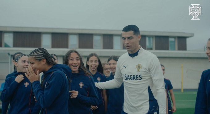 Ronaldo khiến nhiều cầu thủ nữ U16 Bồ Đào Nha sửng sốt