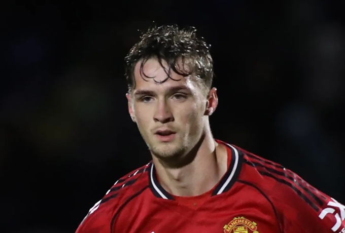 Tiền vệ trung tâm – Jack Fletcher (con trai của Darren)