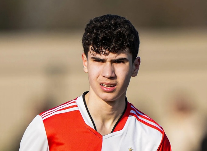 Tiền đạo cánh trái – Shaqueel van Persie (con trai của Robin)