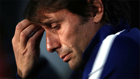 Antonio Conte 'dỗi' không thèm đến sân tập Napoli