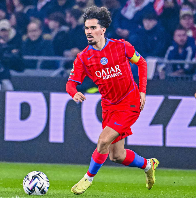 PSG ra giá cao ngất ngưởng cho trụ cột.