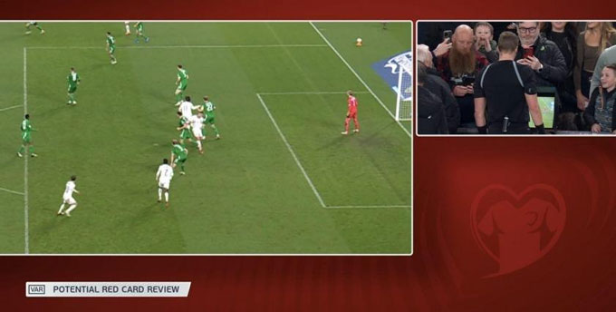 Tình huống check VAR Ronaldo nhận thẻ đỏ