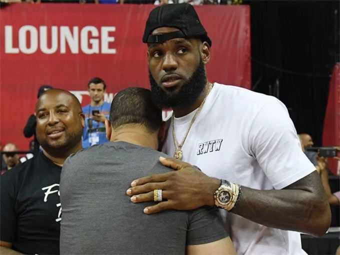 Chiếc  Audemars Piguet được làm bằng vàng 18k