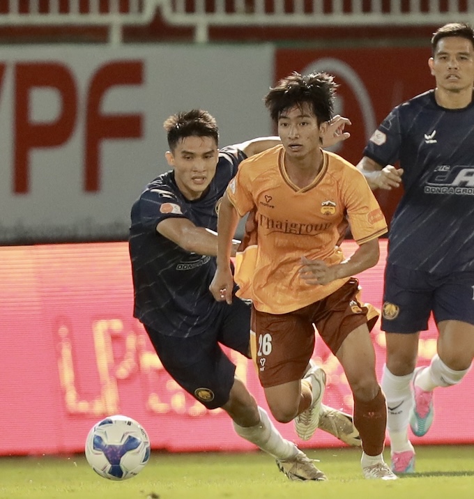 Thành tích của Thanh Hoá (áo sậm) trong thời gian qua không tốt. Ảnh: Minh Trần 