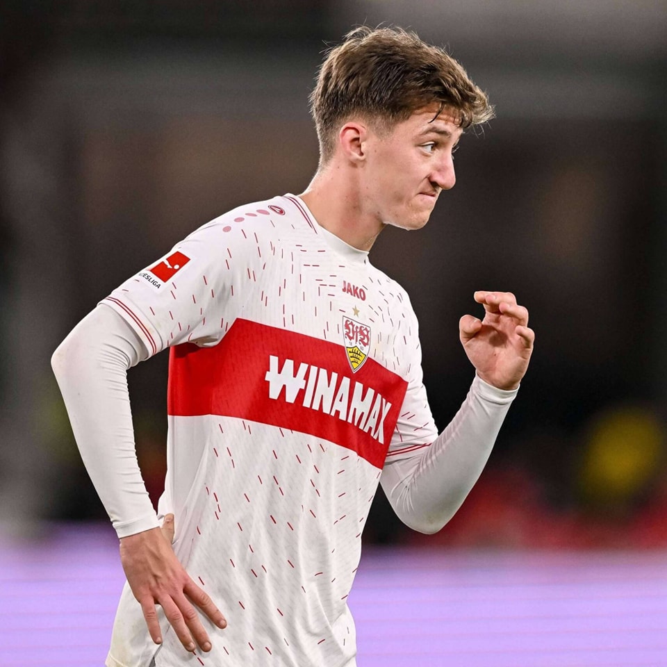 Angelo Stiller đã vươn lên một tầm cao mới tại Bundesliga 2025/26