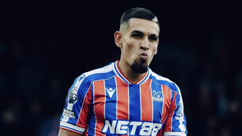  'Hậu vệ phải số 1 Ngoại hạng Anh' mơ khoác áo MU