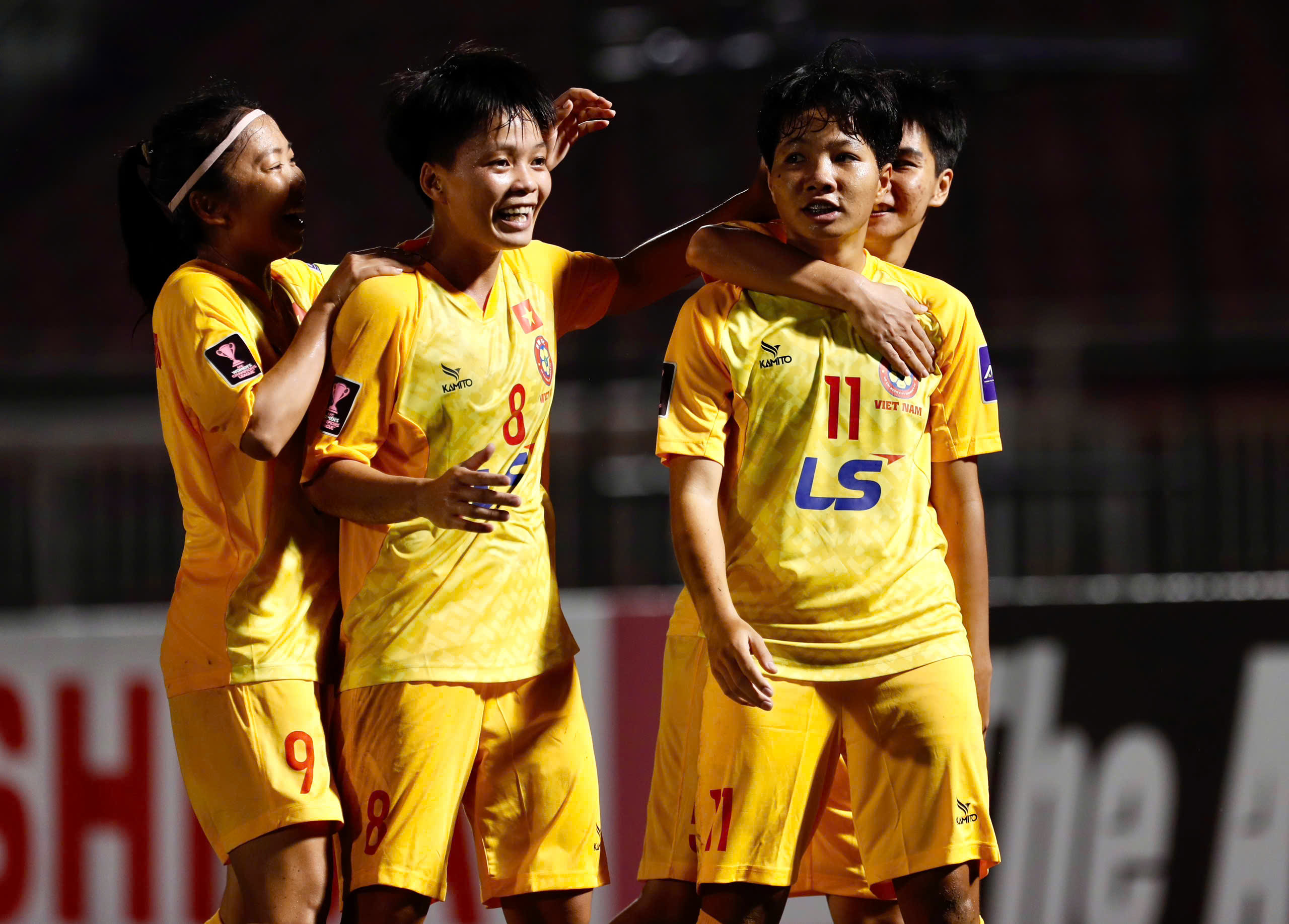 CLB nữ TP. Hồ Chí Minh nhận được thư chúc mừng của chủ tịch VFF Trần Quốc Tuấn (Ảnh: Anh Khoa)