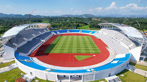  Cận cảnh mặt cỏ tuyệt đẹp như Old Trafford của sân Thái Nguyên