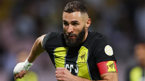 Simone Inzaghi celebrating with his Inter Milan players after beating Barcelona.