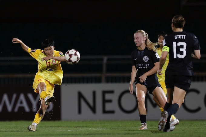 CLB nữ TP.HCM chỉ đứng nhì bảng A những đã giành vé vào vòng tứ kết của giải. Ảnh: Anh Khoa