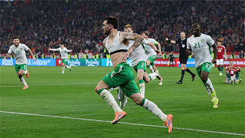 Simone Inzaghi celebrating with his Inter Milan players after beating Barcelona.