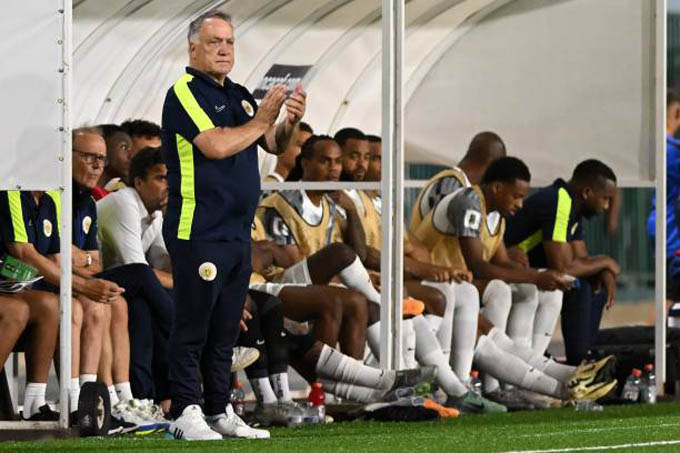 HLV Dick Advocaat giúp Curacao lập kì tích