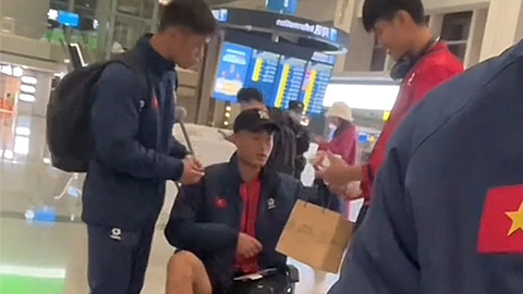 Văn Trường ngồi xe lăn về nước, chia tay SEA Games 33