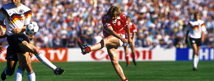 Soren Lerby trong màu áo ĐT Đan Mạch