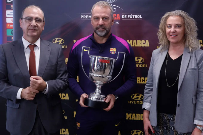 Flick được Marca trao giải HLV hay nhất mùa 2024/25